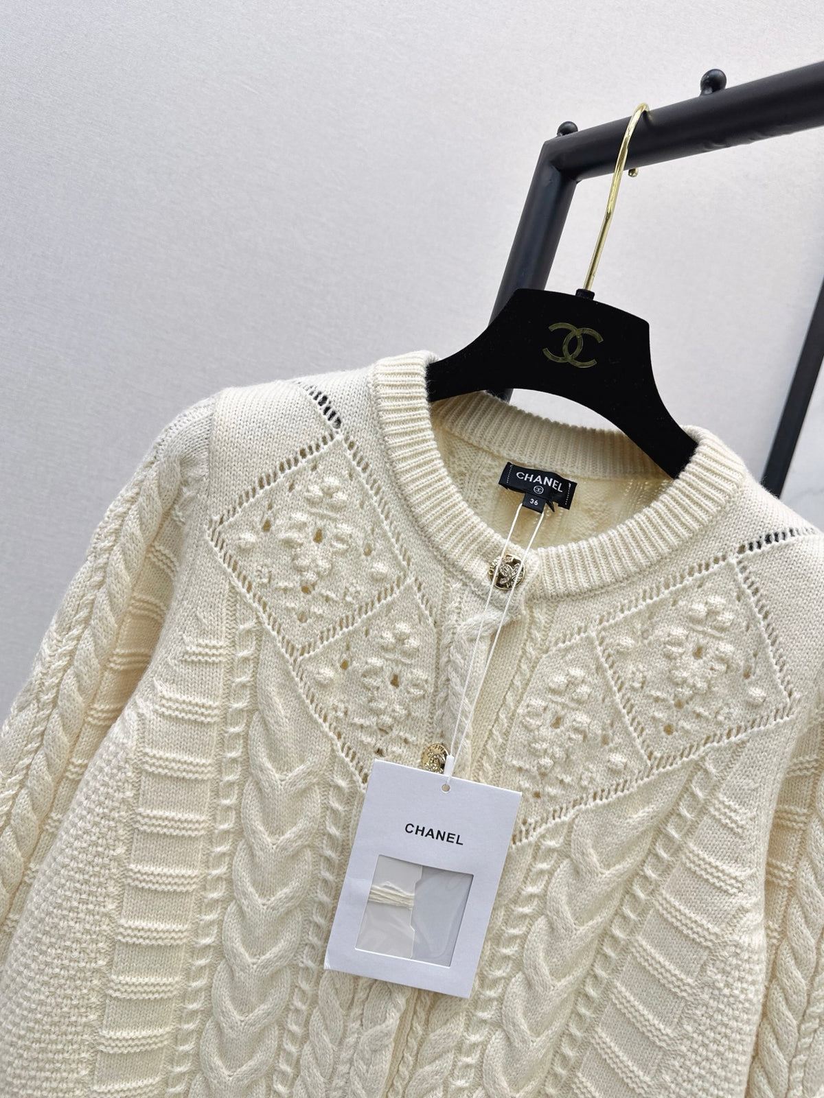 26FW New 3D-Textured Jacquard Crew-Neck Cardigan 🤍🖤