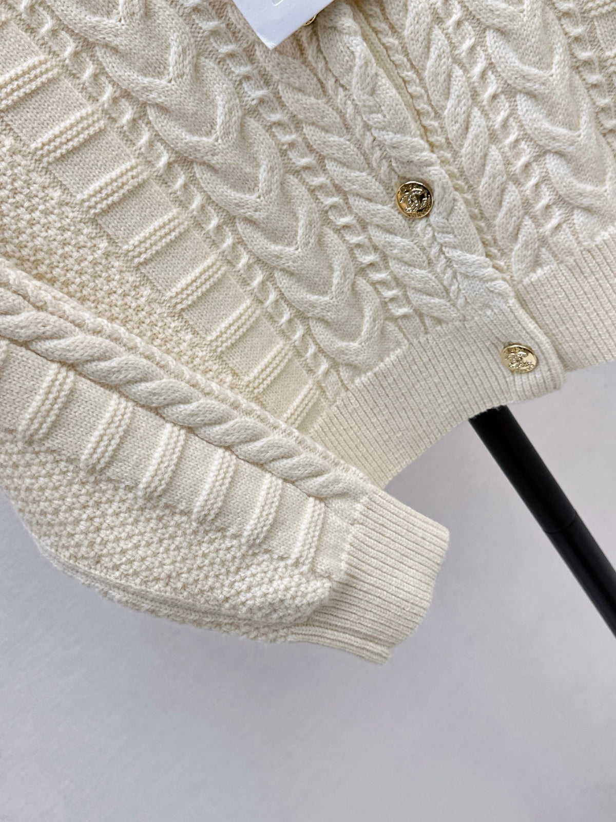 26FW New 3D-Textured Jacquard Crew-Neck Cardigan 🤍🖤