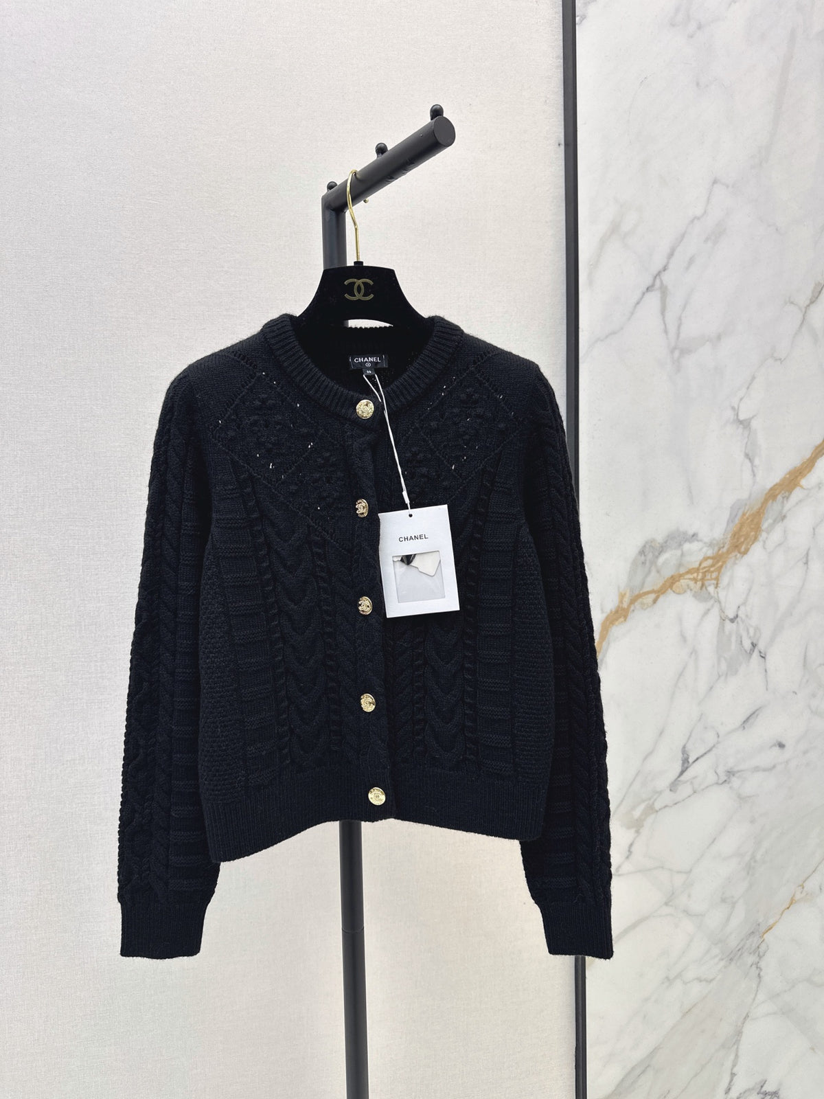 26FW New 3D-Textured Jacquard Crew-Neck Cardigan 🤍🖤