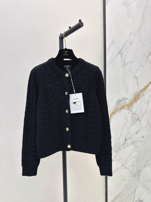 26FW New 3D-Textured Jacquard Crew-Neck Cardigan 🤍🖤