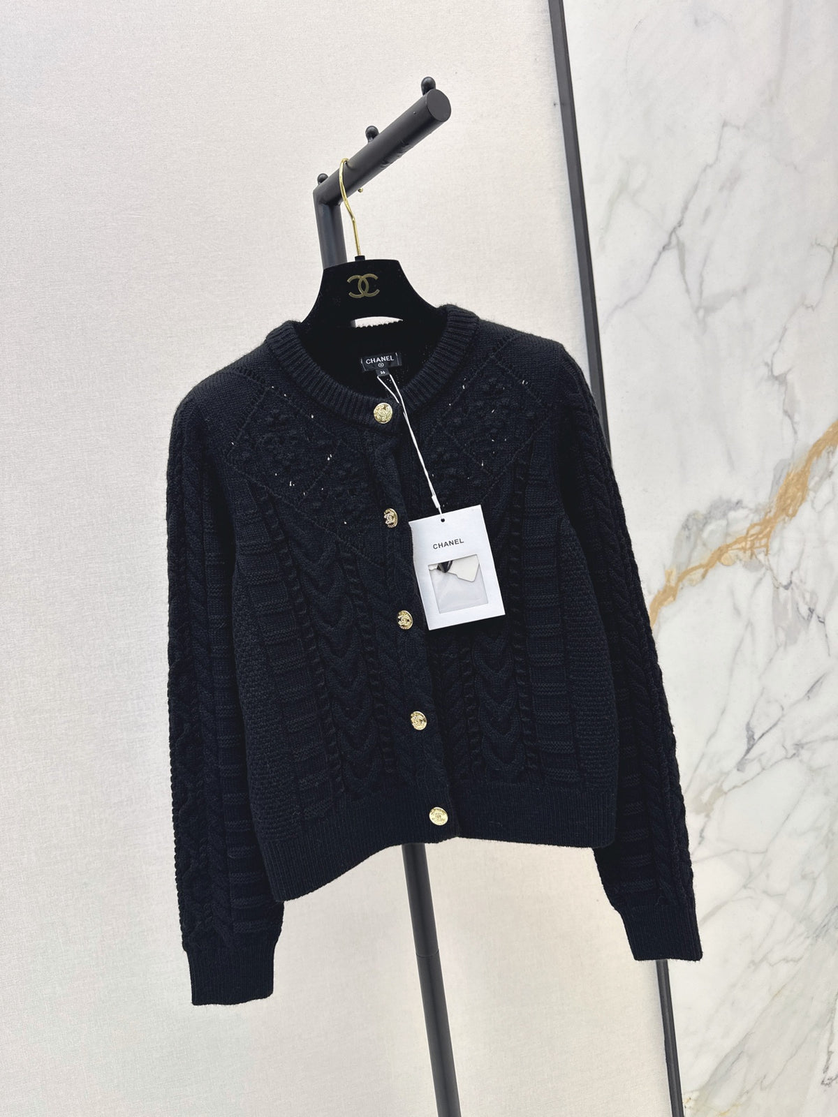 26FW New 3D-Textured Jacquard Crew-Neck Cardigan 🤍🖤