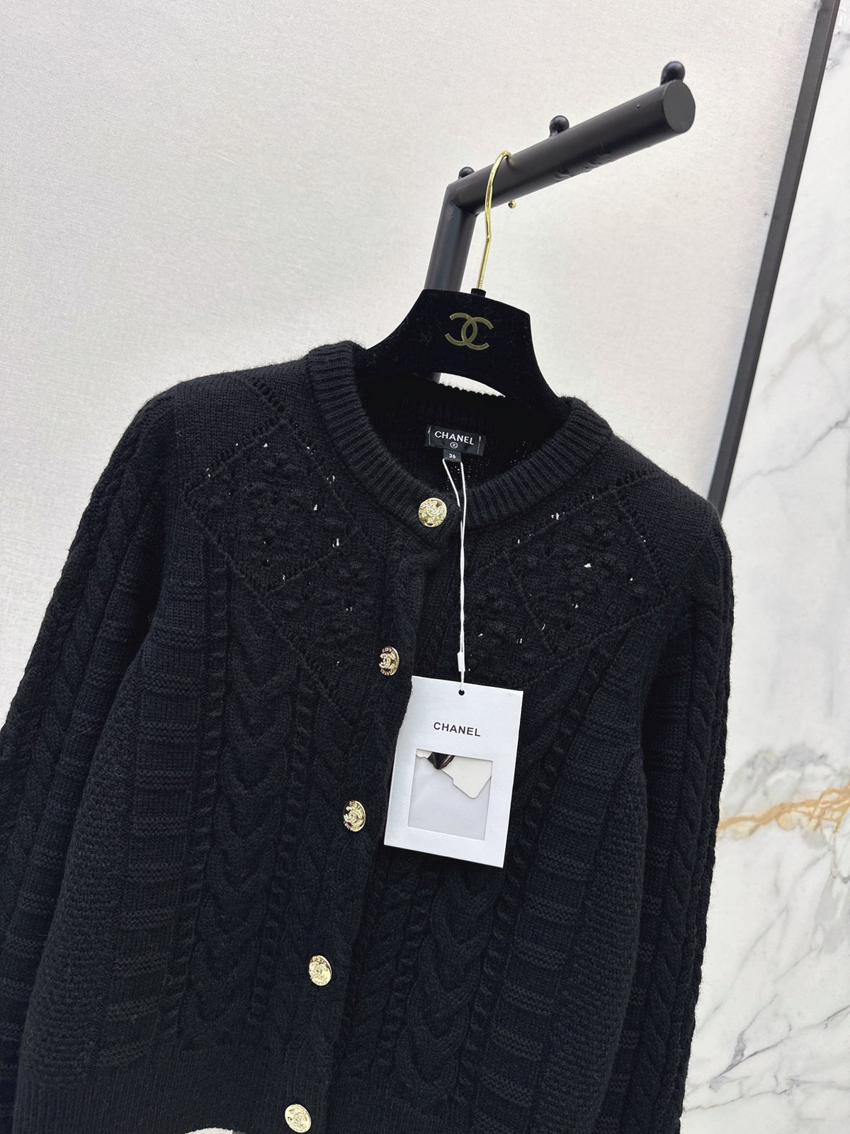 26FW New 3D-Textured Jacquard Crew-Neck Cardigan 🤍🖤