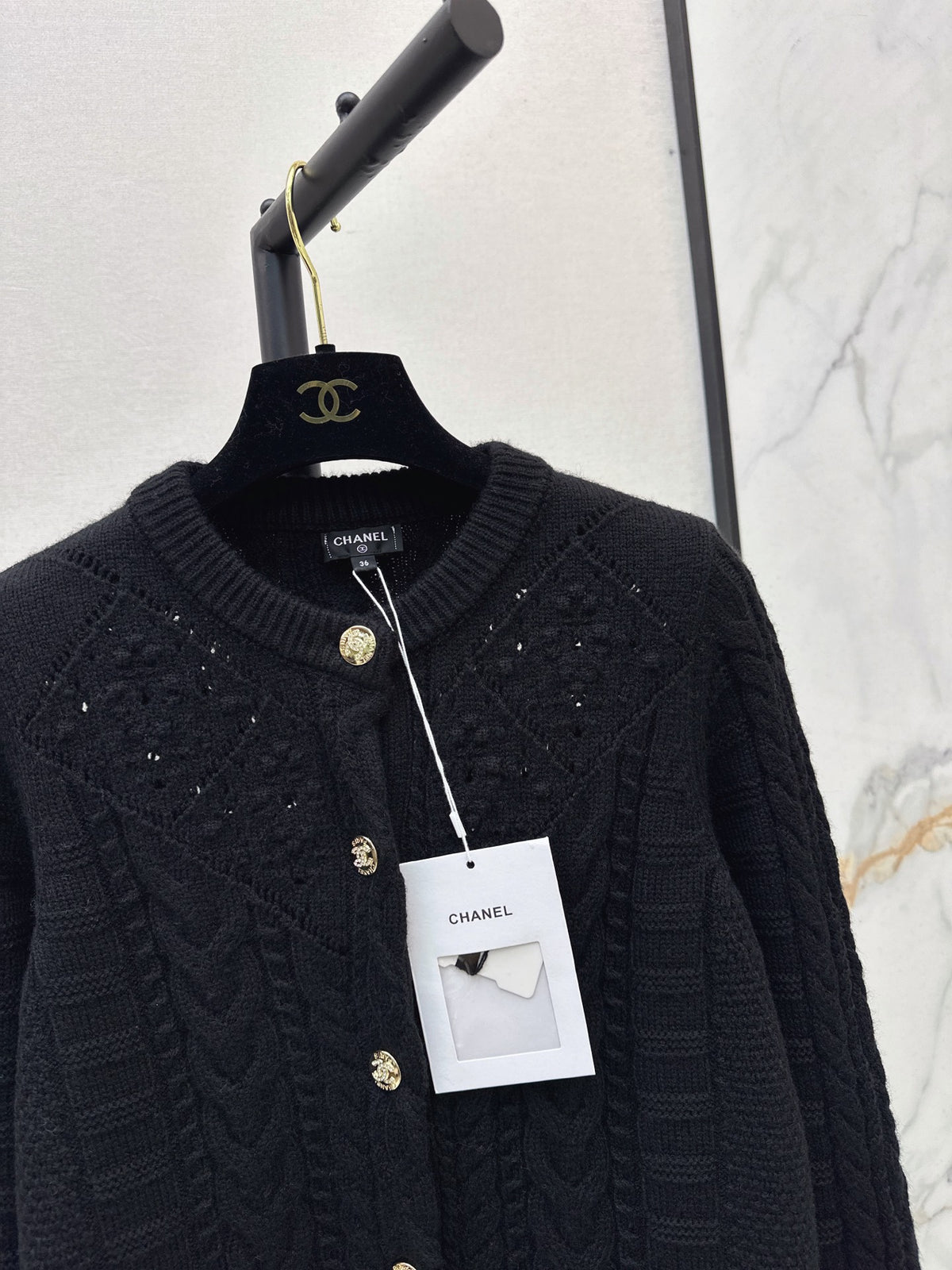 26FW New 3D-Textured Jacquard Crew-Neck Cardigan 🤍🖤