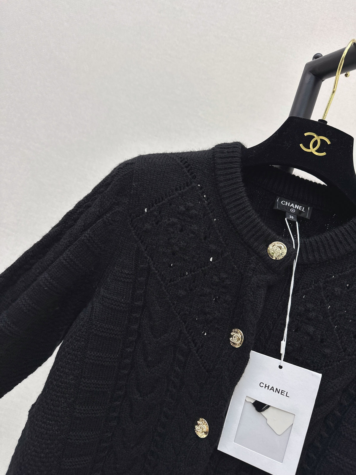 26FW New 3D-Textured Jacquard Crew-Neck Cardigan 🤍🖤