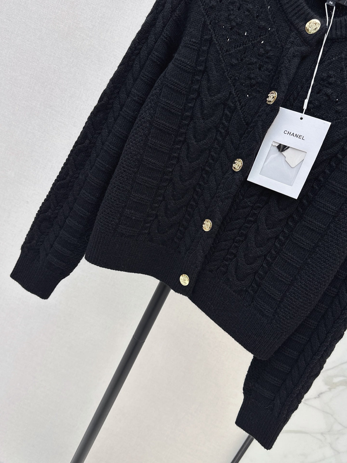 26FW New 3D-Textured Jacquard Crew-Neck Cardigan 🤍🖤