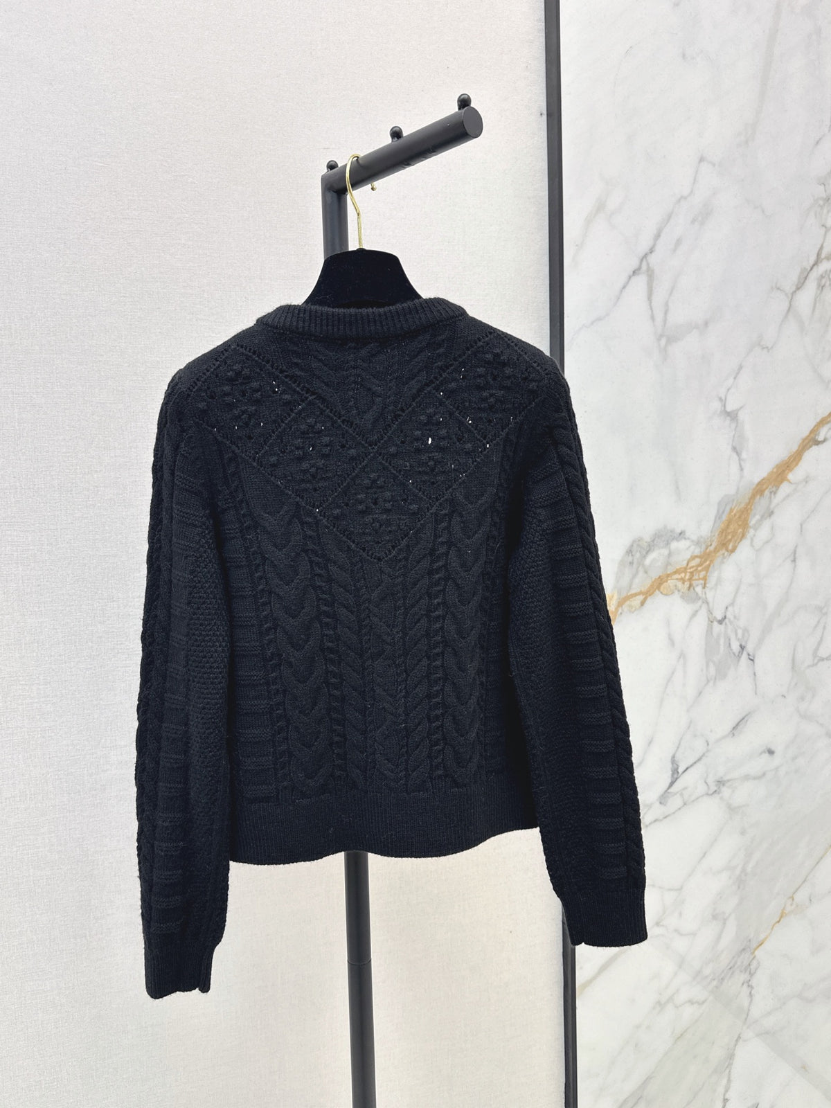 26FW New 3D-Textured Jacquard Crew-Neck Cardigan 🤍🖤