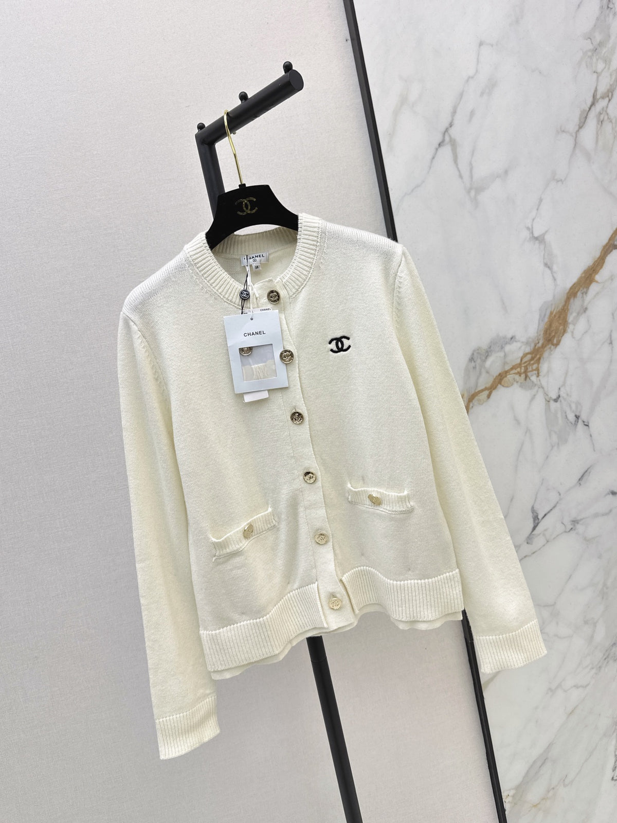 26FW New Crew-Neck Knitted Cardigan 🤍🖤