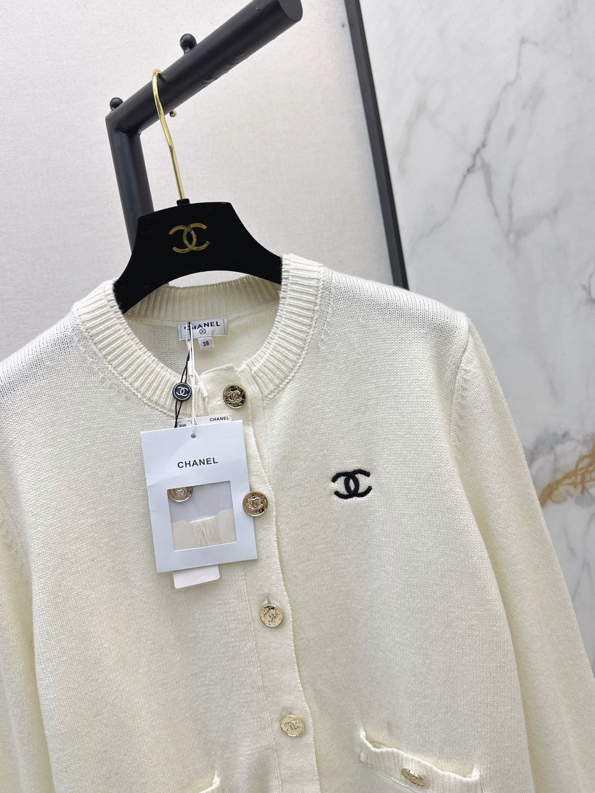 26FW New Crew-Neck Knitted Cardigan 🤍🖤