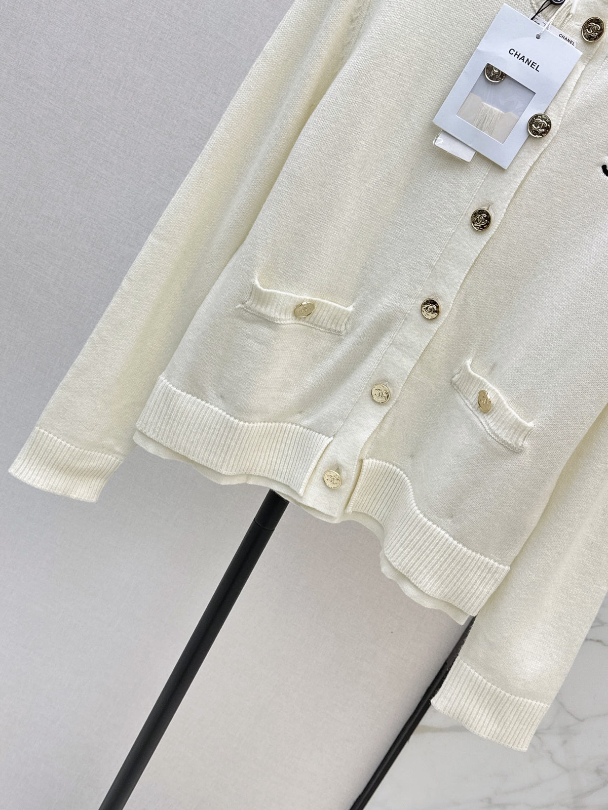 26FW New Crew-Neck Knitted Cardigan 🤍🖤