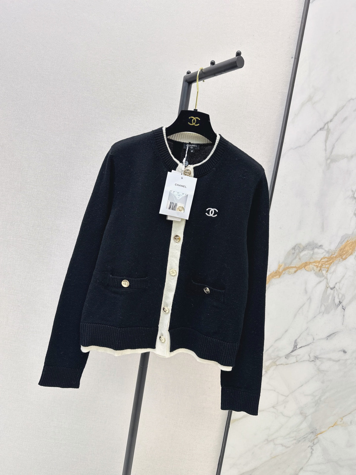 26FW New Crew-Neck Knitted Cardigan 🤍🖤