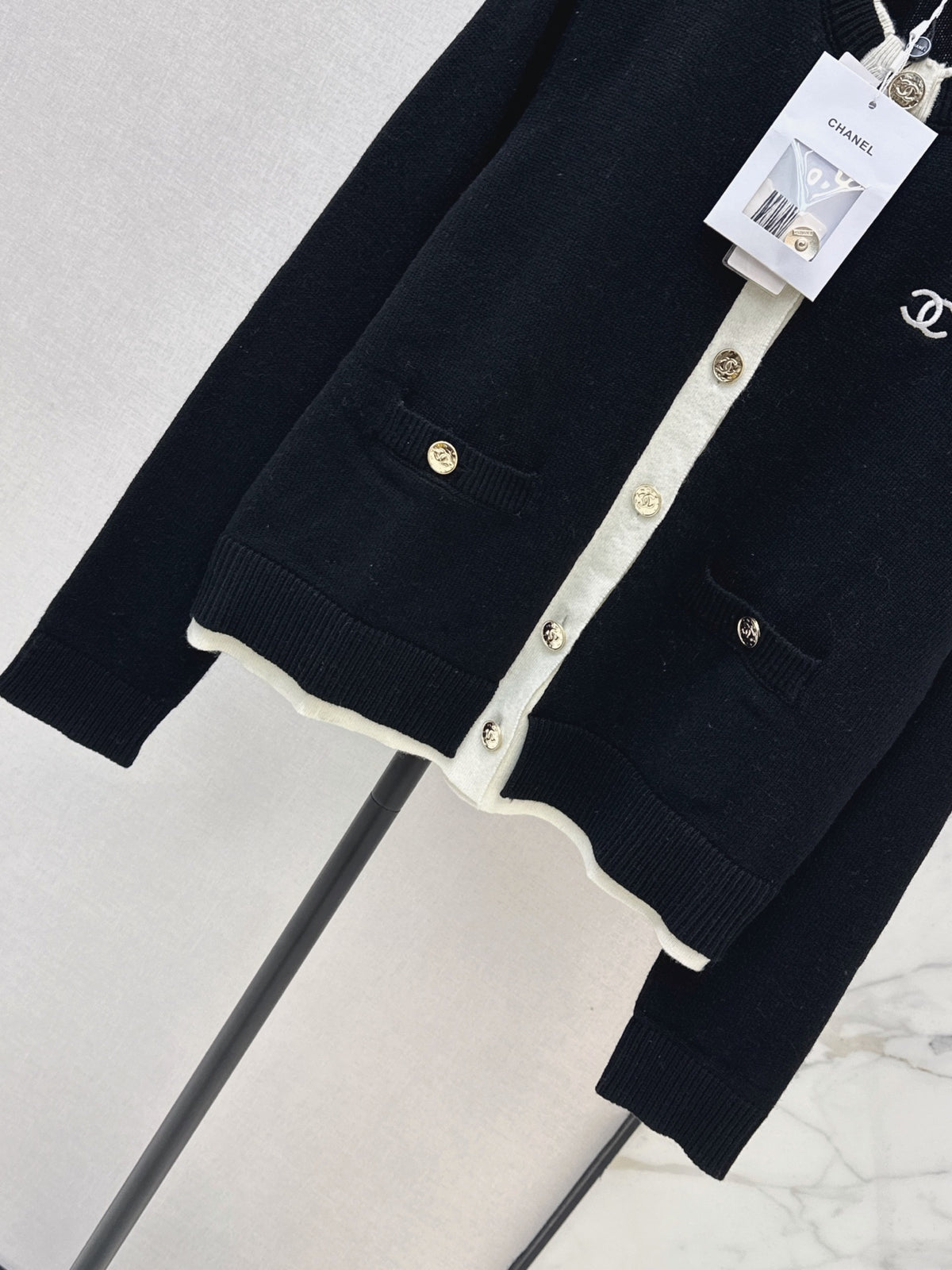 26FW New Crew-Neck Knitted Cardigan 🤍🖤