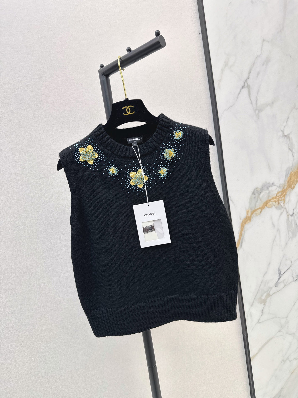 26FW New Crew-Neck Sleeveless Knit Top 🖤