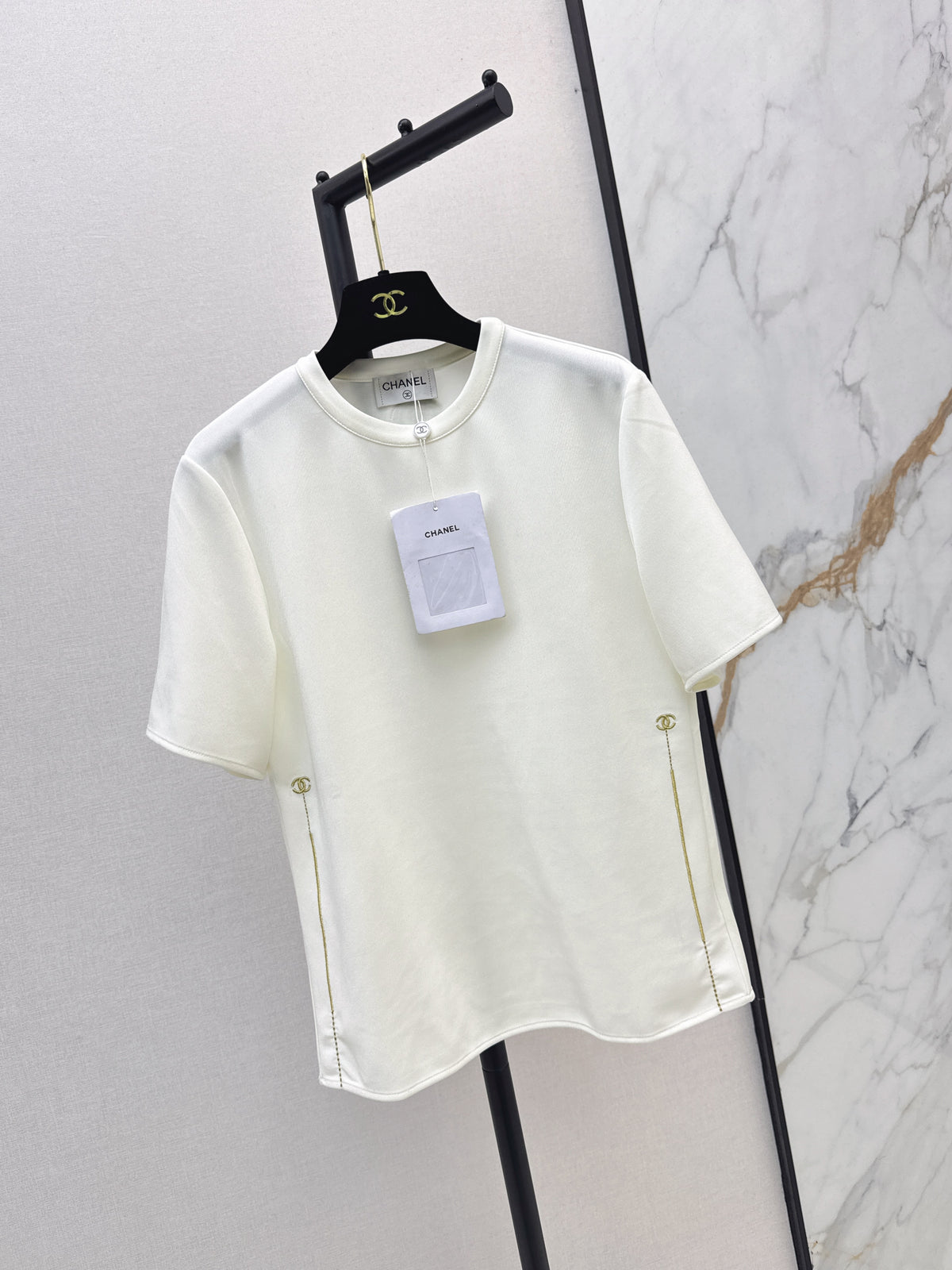 26FW New "Coco Girl" Embroidered Crew-Neck Short-Sleeve T-Shirt 🤍🖤