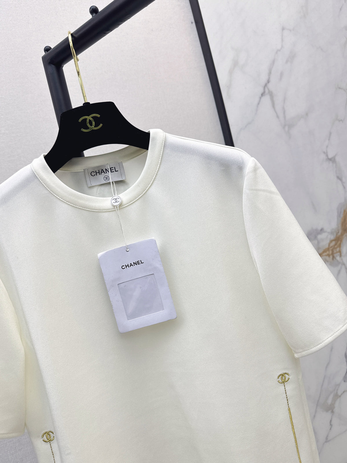 26FW New "Coco Girl" Embroidered Crew-Neck Short-Sleeve T-Shirt 🤍🖤