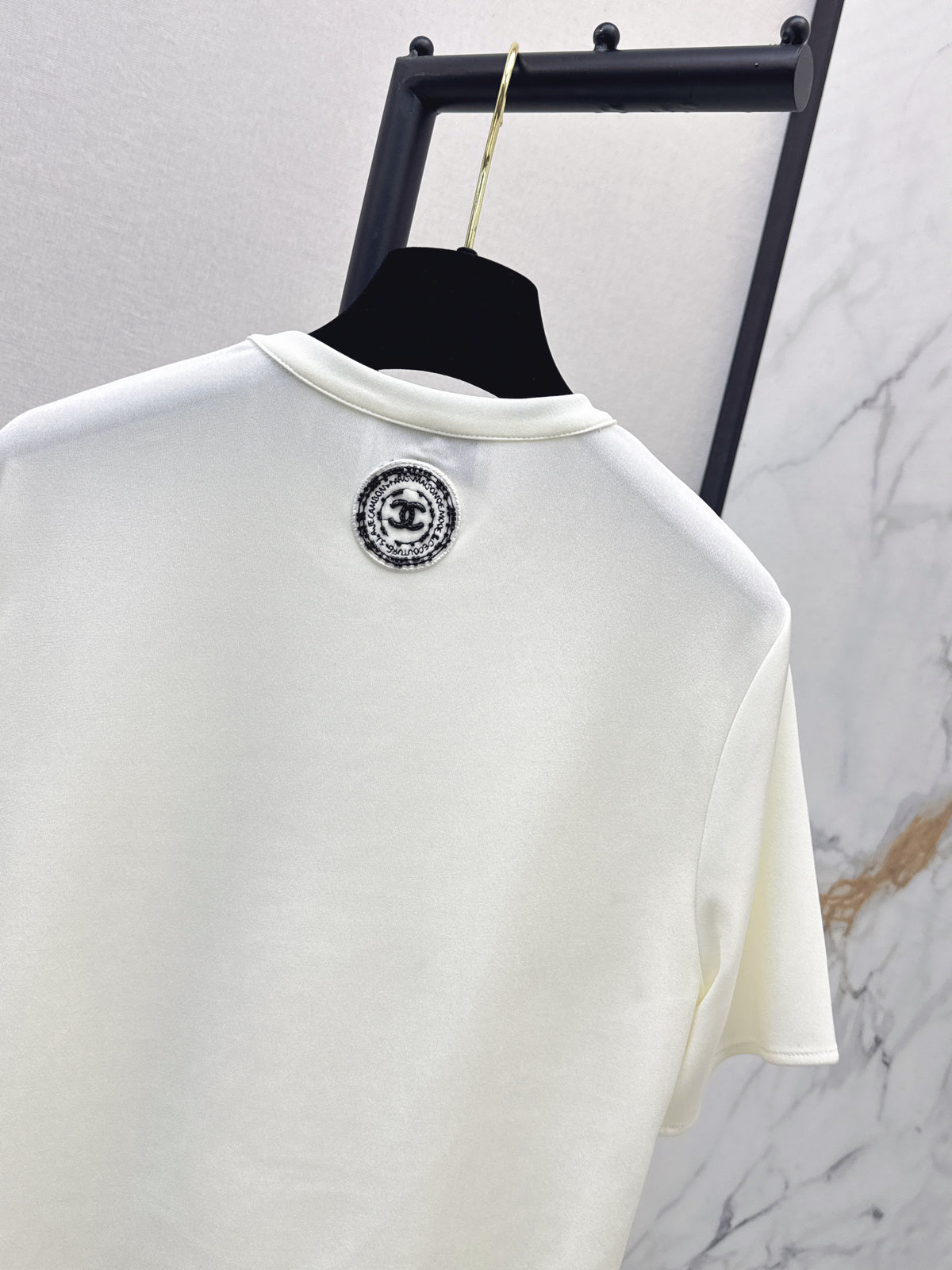 26FW New "Coco Girl" Embroidered Crew-Neck Short-Sleeve T-Shirt 🤍🖤