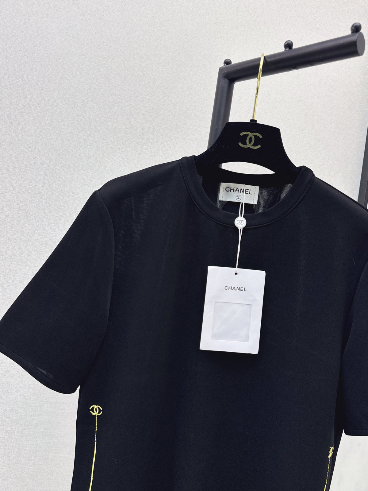 26FW New "Coco Girl" Embroidered Crew-Neck Short-Sleeve T-Shirt 🤍🖤