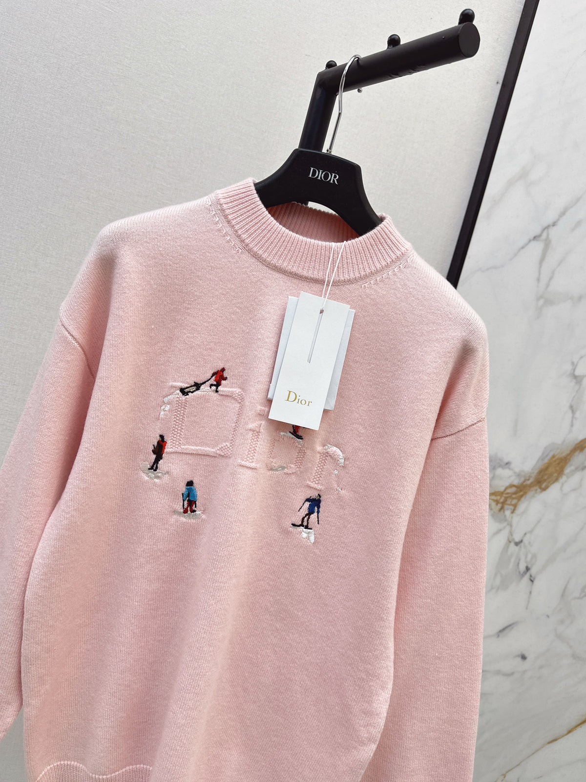 26FW New Ski Collection: Pink Crew-Neck Sweater 💕