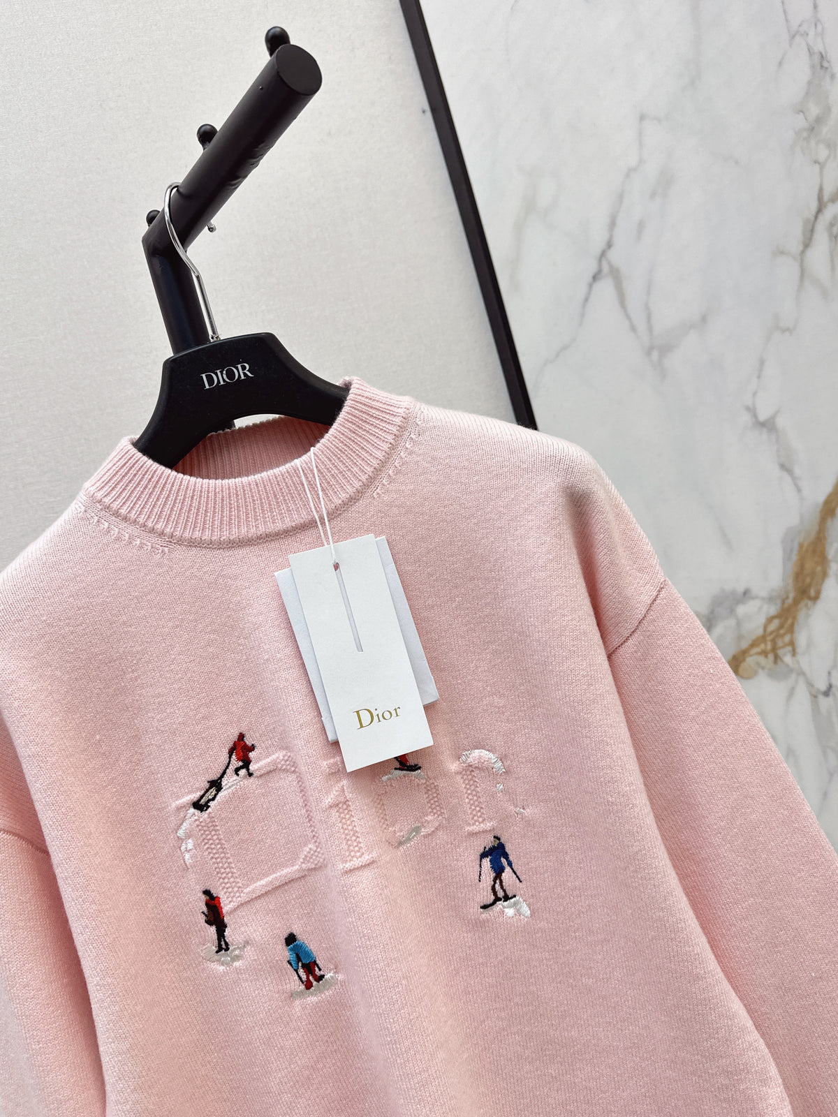 26FW New Ski Collection: Pink Crew-Neck Sweater 💕