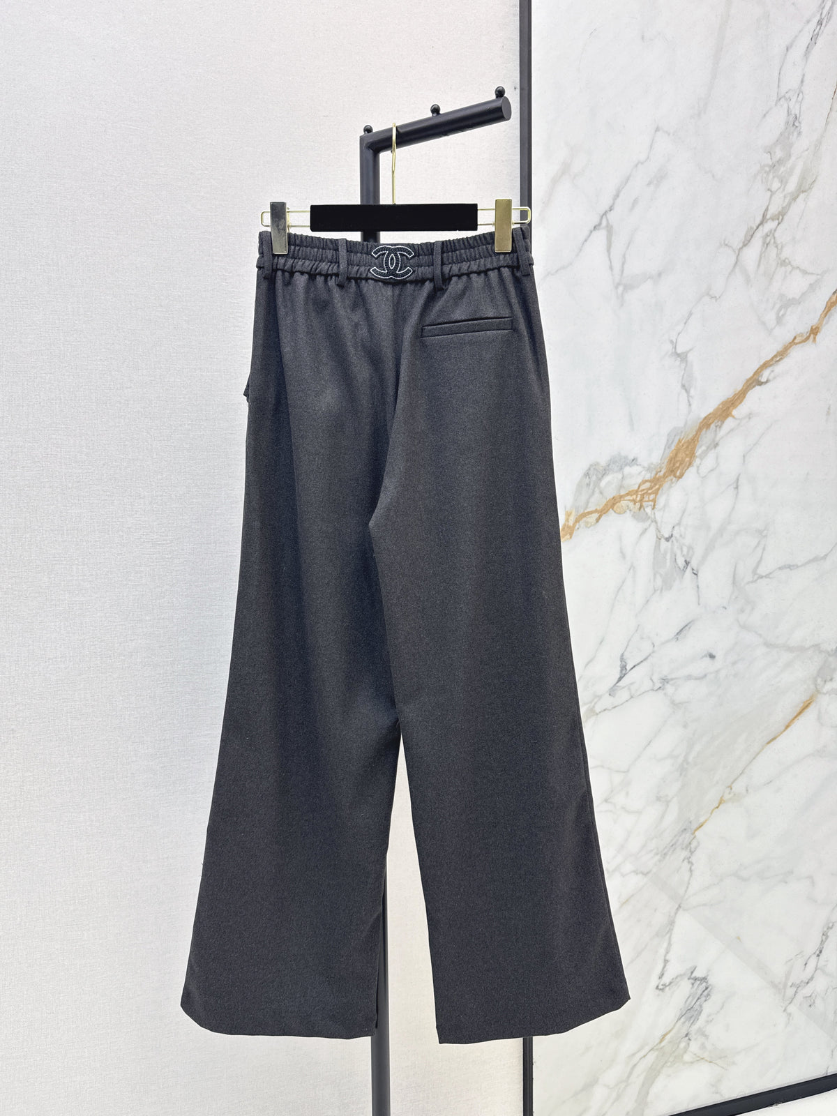 26FW New Straight-Leg Trousers with Dual Pocket Detailing 🩶🖤