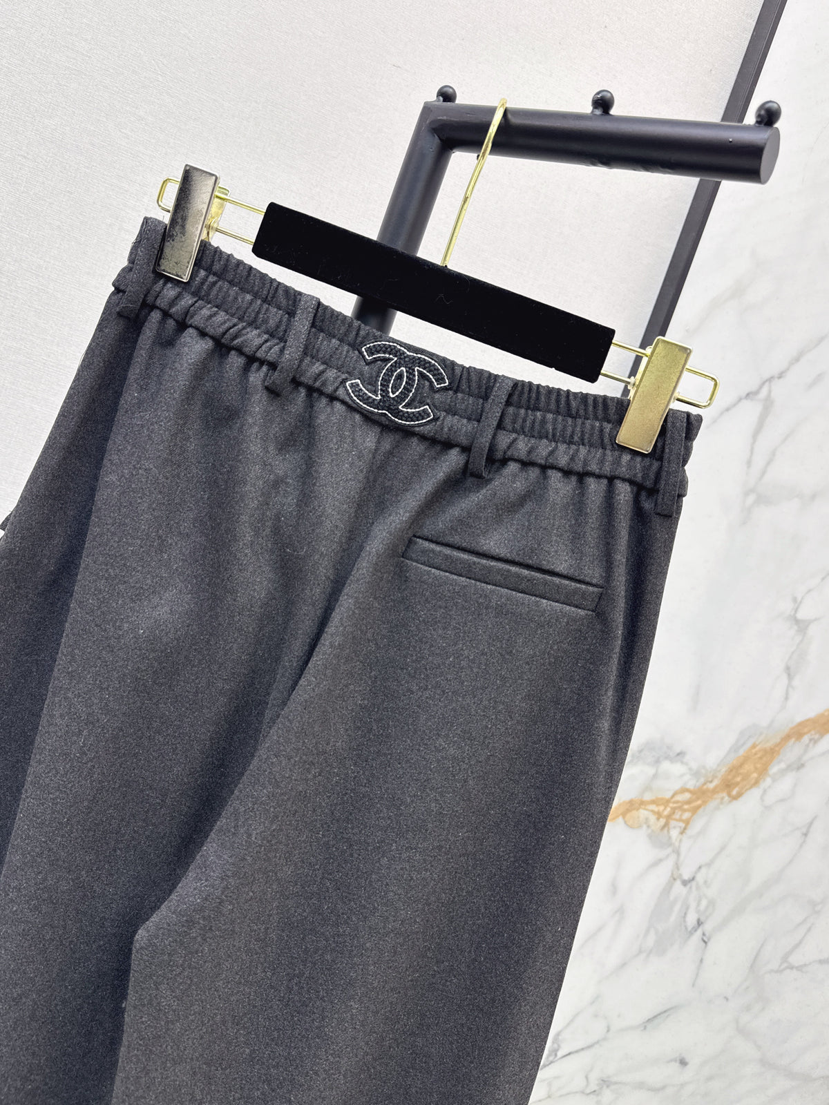26FW New Straight-Leg Trousers with Dual Pocket Detailing 🩶🖤