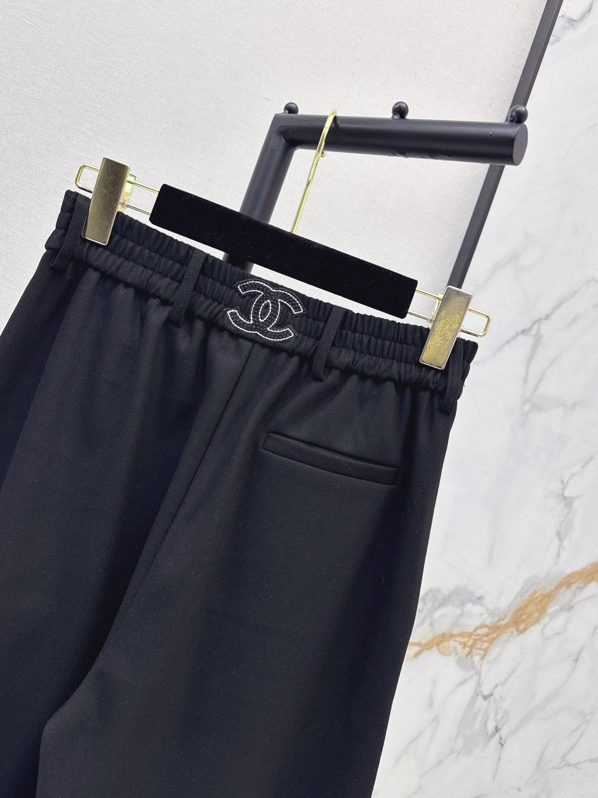 26FW New Straight-Leg Trousers with Dual Pocket Detailing 🩶🖤