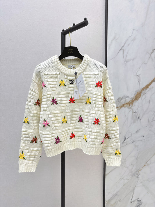26FW New Crew-Neck Knit with 3D Floral Embellishments 🤍🩶🖤