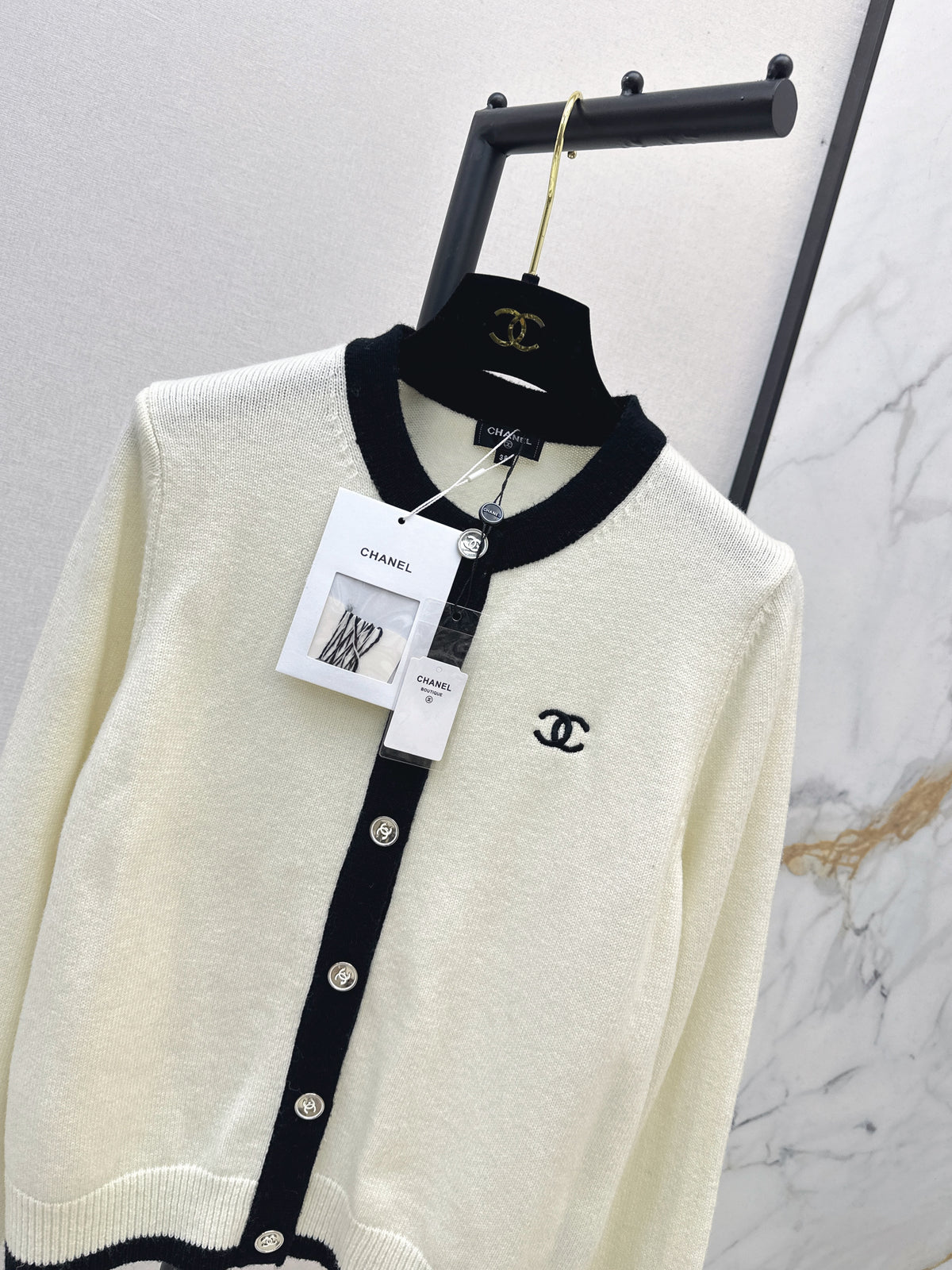 🎄Xmas🎄 26FW New Color-Block Trim Crew-Neck Cardigan 🤍❤️