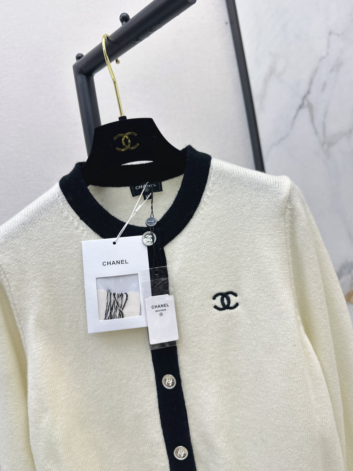 🎄Xmas🎄 26FW New Color-Block Trim Crew-Neck Cardigan 🤍❤️