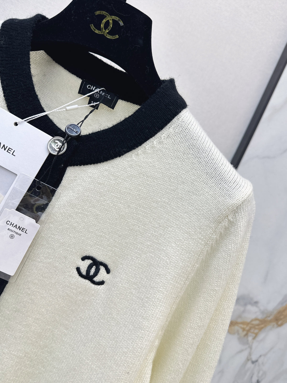 🎄Xmas🎄 26FW New Color-Block Trim Crew-Neck Cardigan 🤍❤️