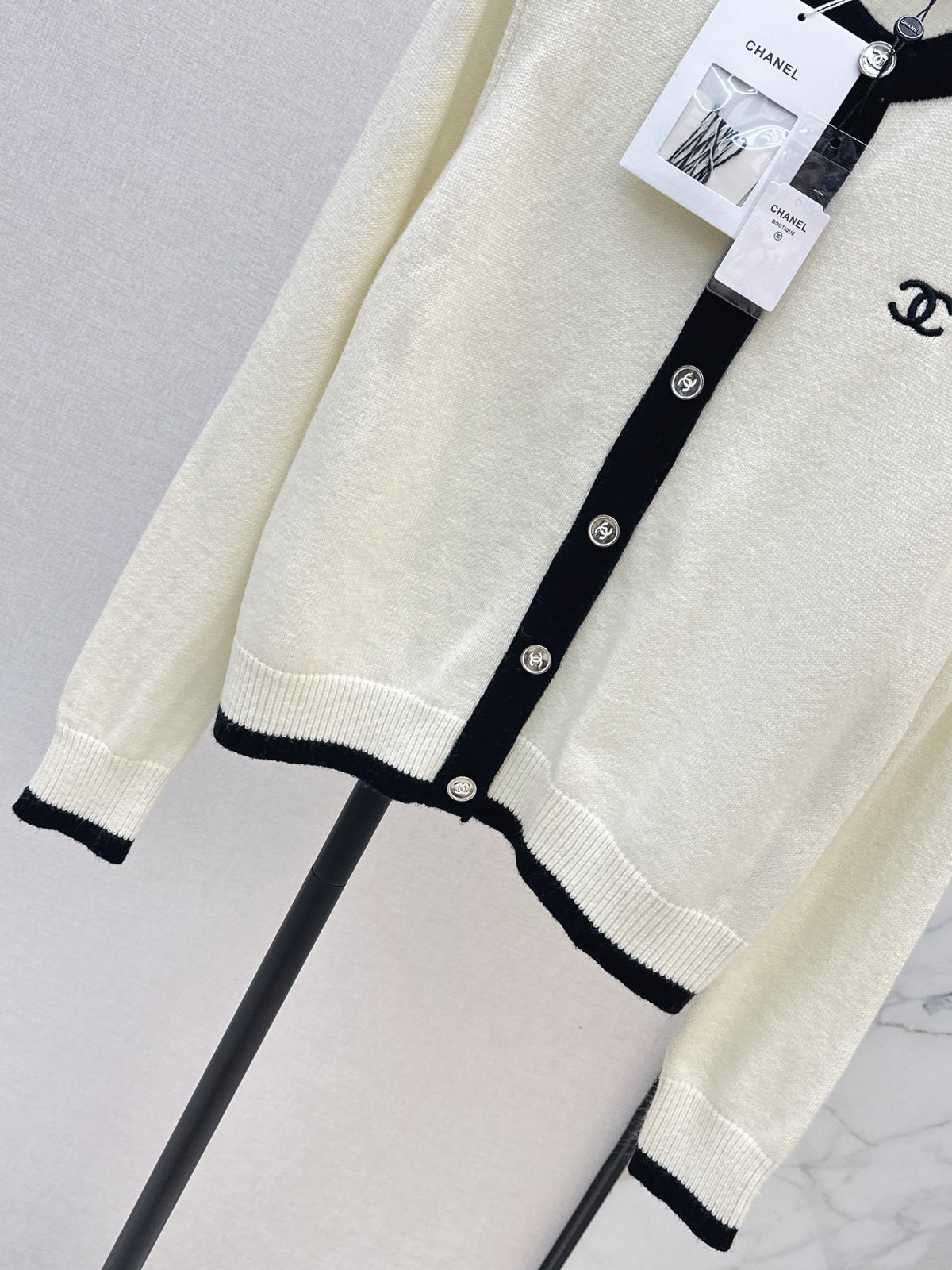 🎄Xmas🎄 26FW New Color-Block Trim Crew-Neck Cardigan 🤍❤️