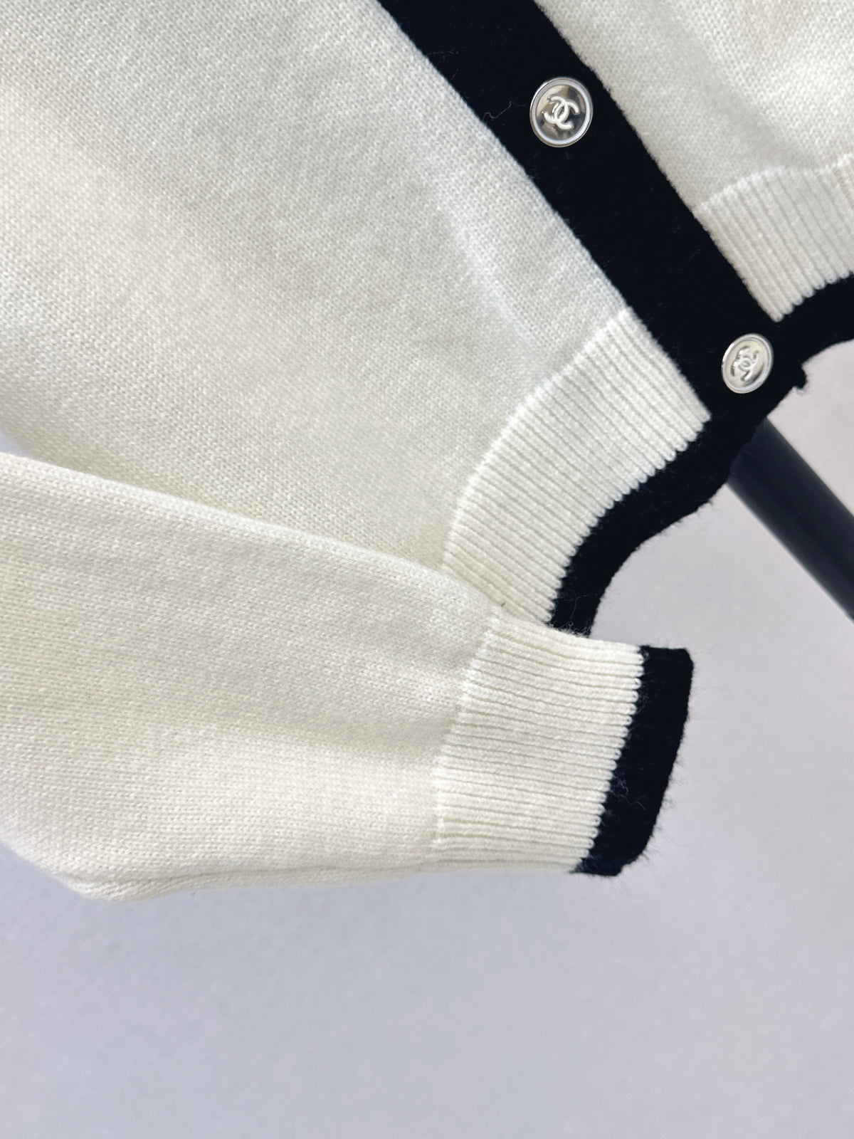 🎄Xmas🎄 26FW New Color-Block Trim Crew-Neck Cardigan 🤍❤️